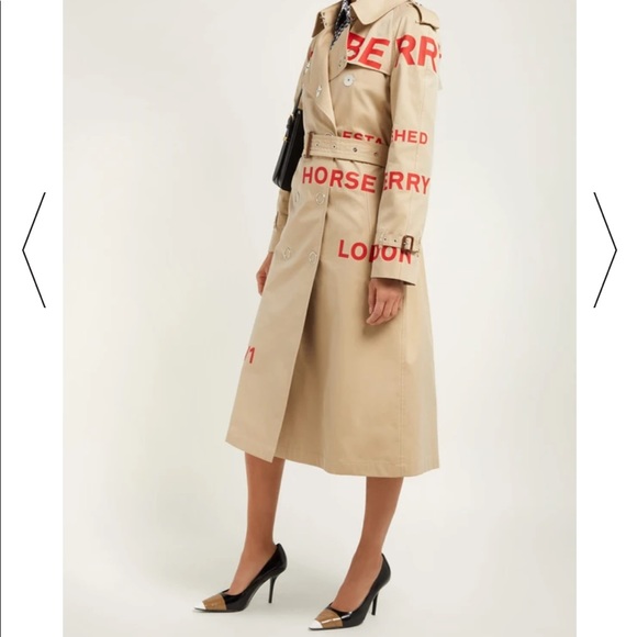 ⭐️SOLD⭐️!!!Burberry Black Annalise Patent Leather Pumps - Picture 8 of 11